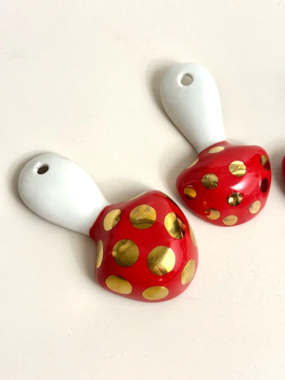 Anthropologie Molly Hatch Red Mushroom Measuring Spoons Set Toadstool Ceramic